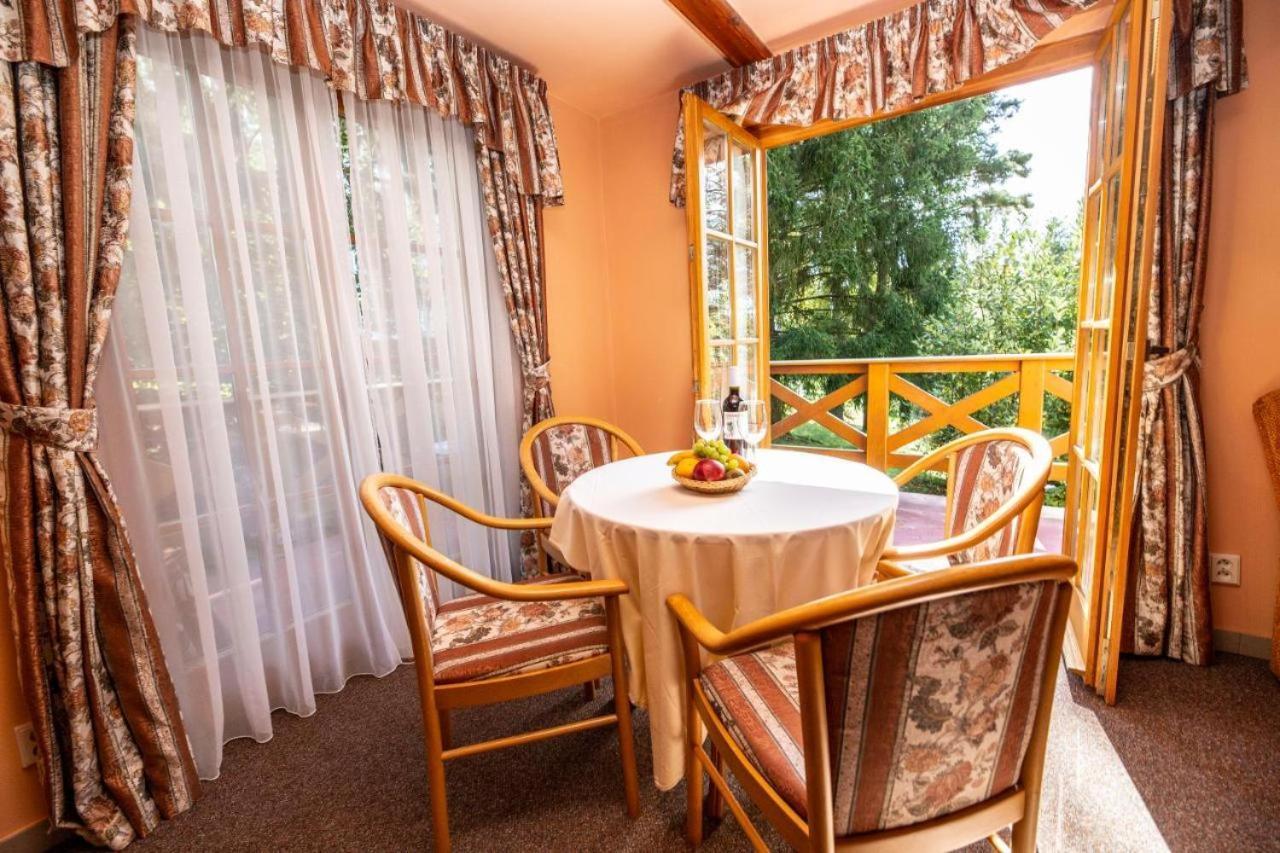 Hotel Na Jezere Horní Planá Kültér fotó